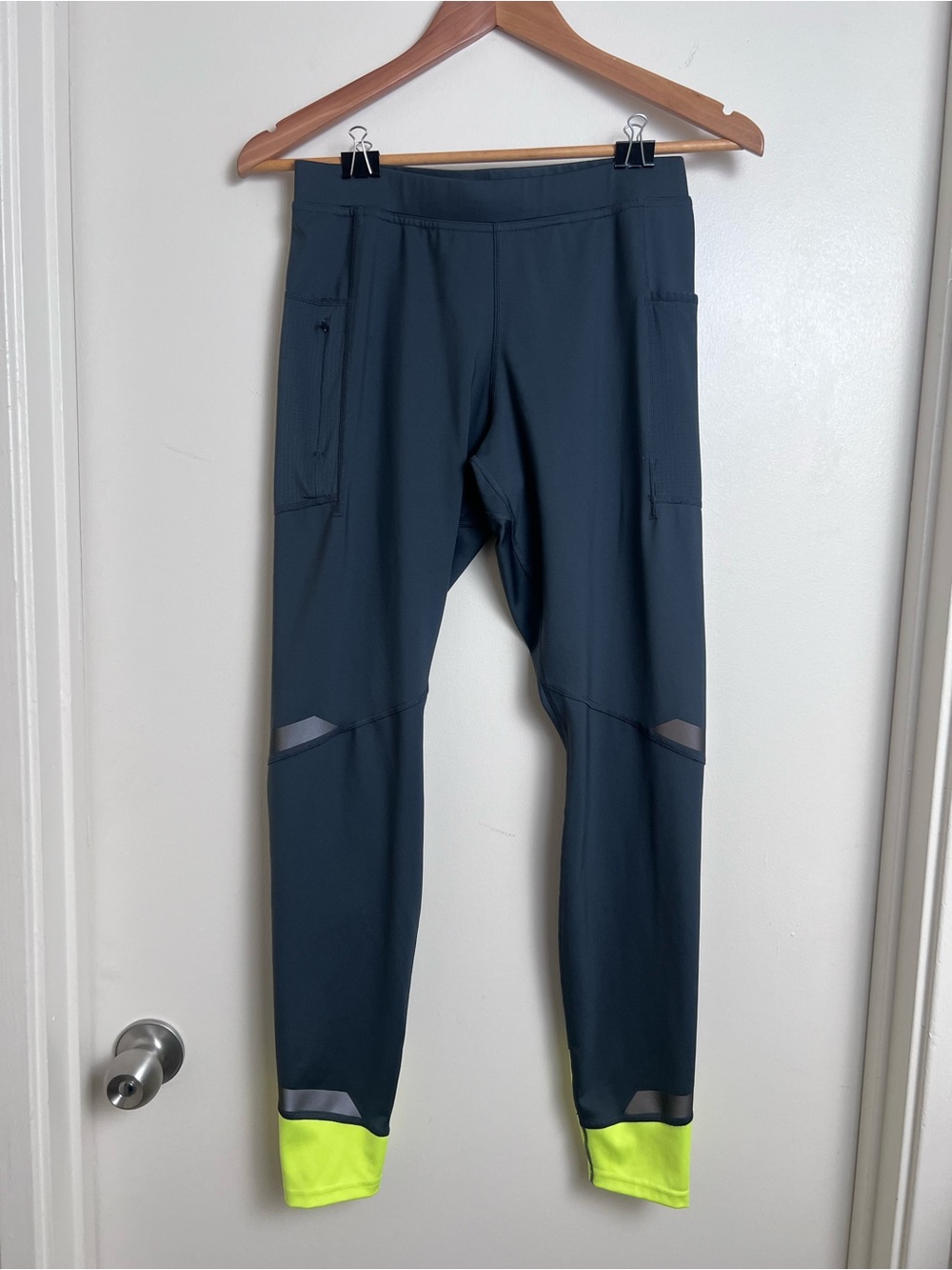 Brooks Running Tights Gray Reflective Leggings Neon Cuff Zip Pocket Medium
